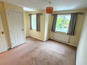 BEDROOM - click for photo gallery
